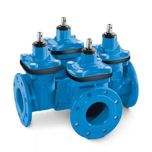 Комбинированный узел задвижек